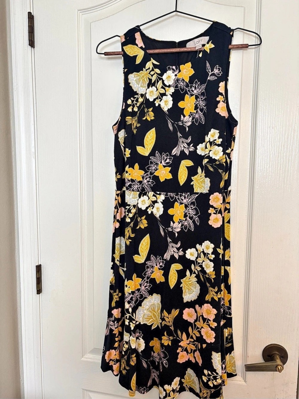 NWT LOFT Floral Sleeveless Fit & Flare Dress - Size 6 - Picture 3 of 7